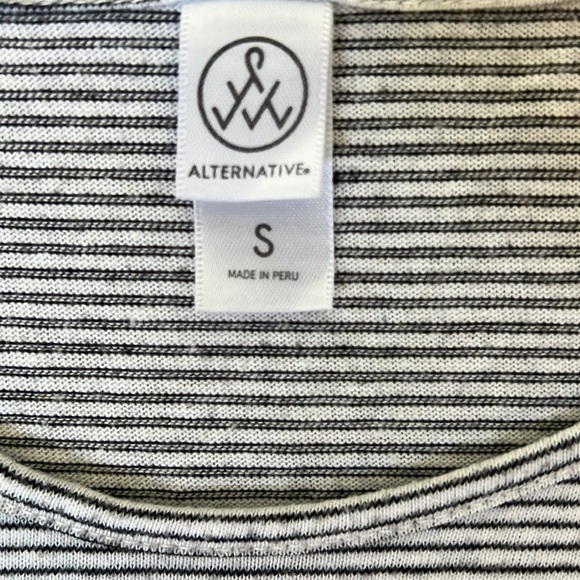 Women’s black and white strip T. Size S - Picture 2 of 3